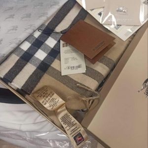 AUTHENTIC BURBERRY SCARF WITH BILLS